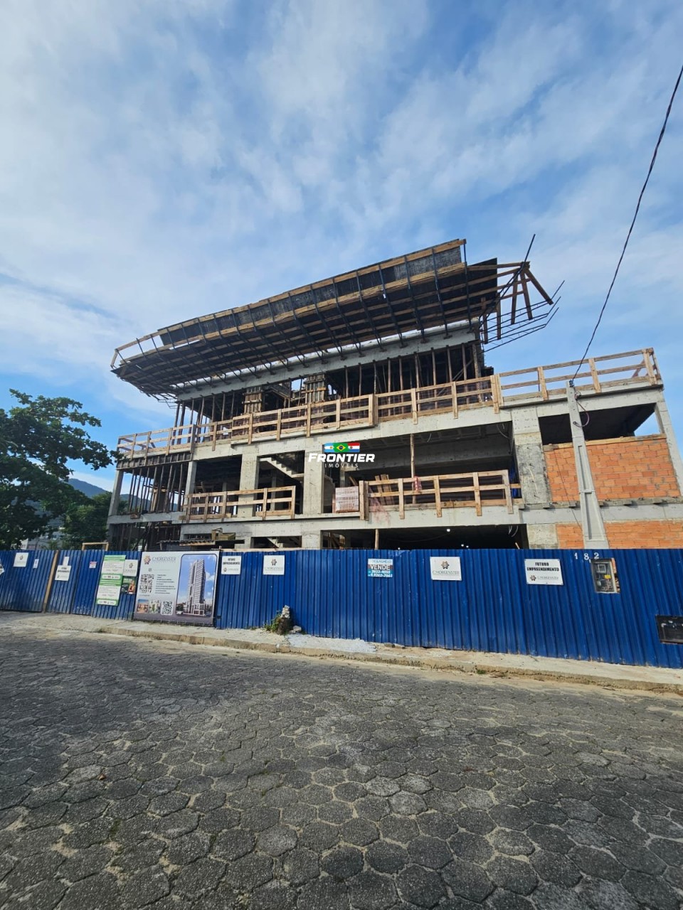 02 Quartos sendo 01 Su�te, em obra Perequ� 