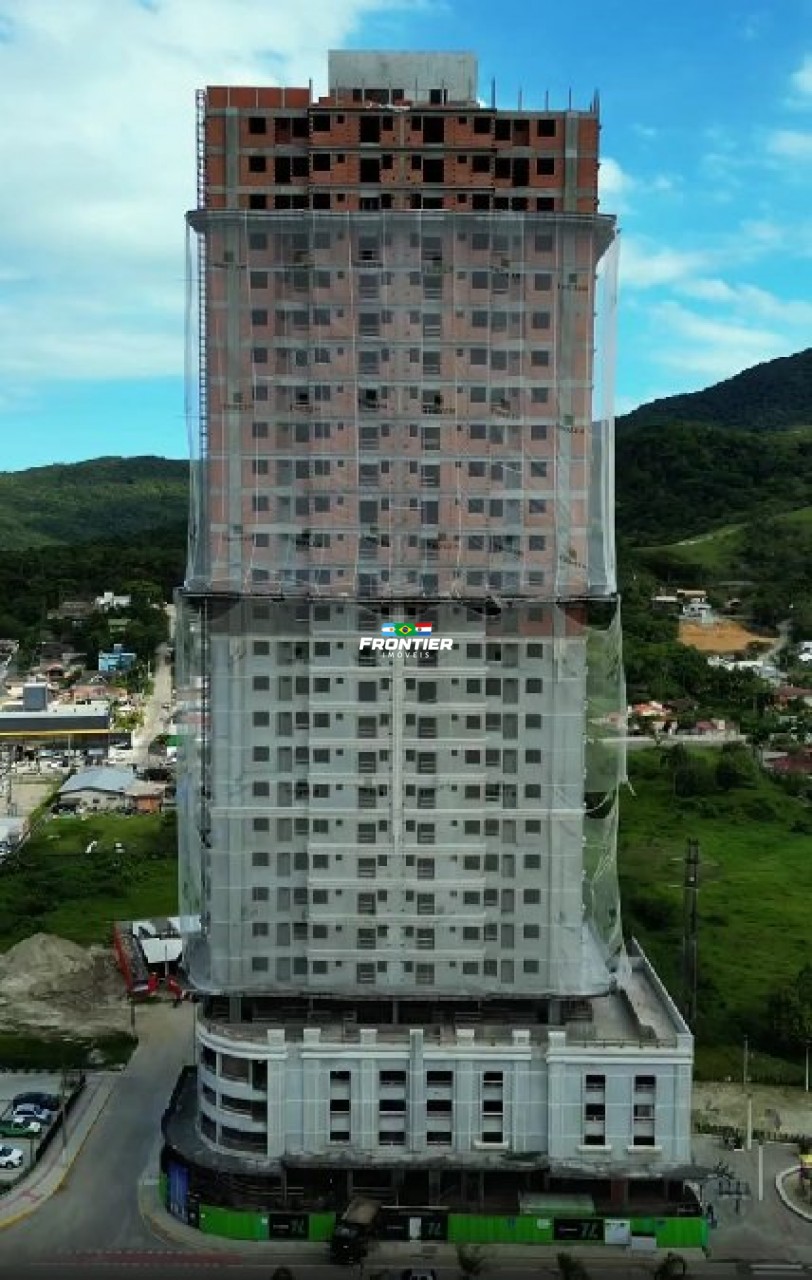 02 Su�tes na principal Avenida de Porto Belo SC.