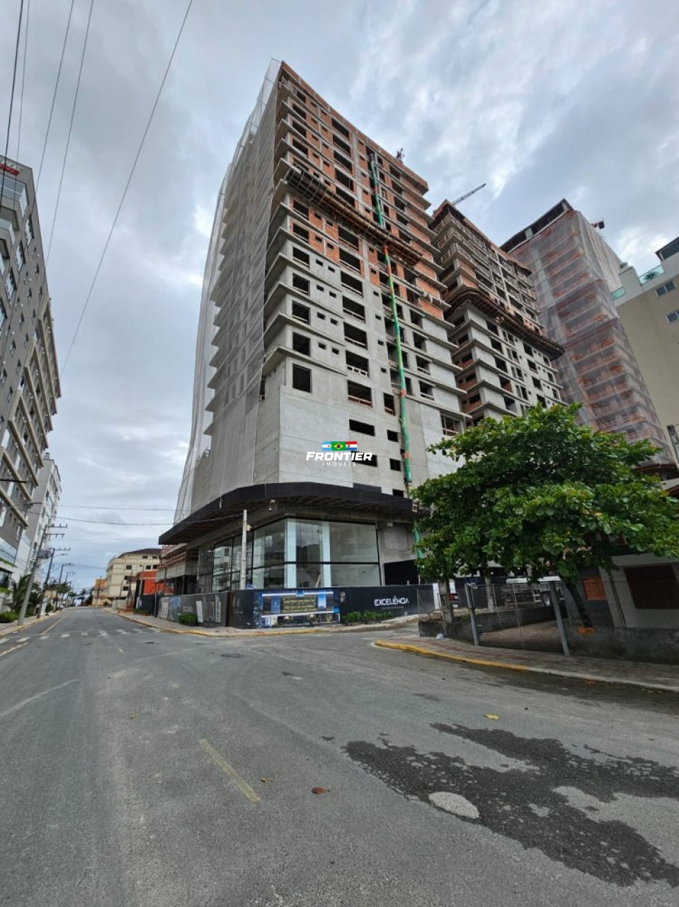 02 Su�tes � 50 metros da praia Perequ�