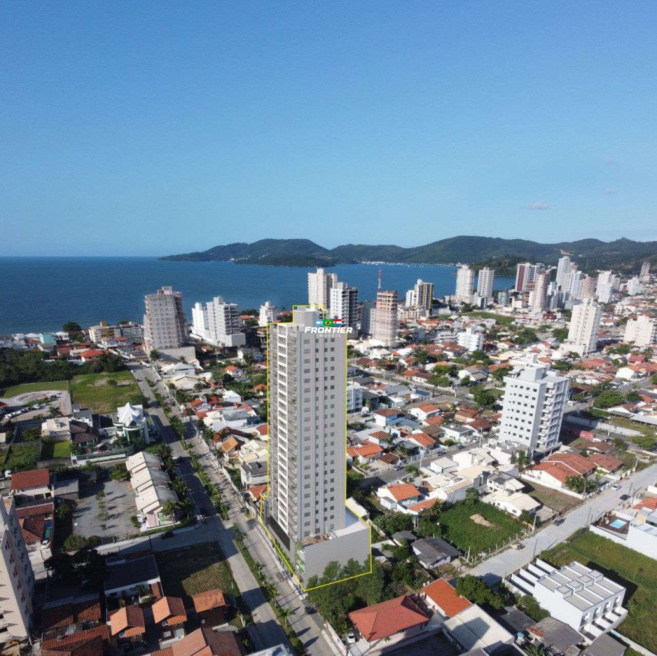 03 Su�tes frente avenida  Bal. Perequ�