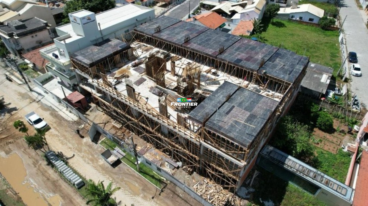 03 Su�tes frente avenida  Bal. Perequ�