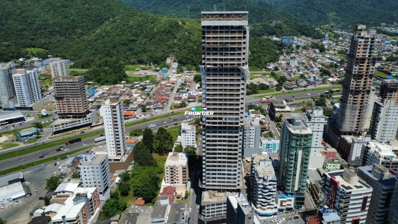 04 Su�tes � 100 metros do mar 