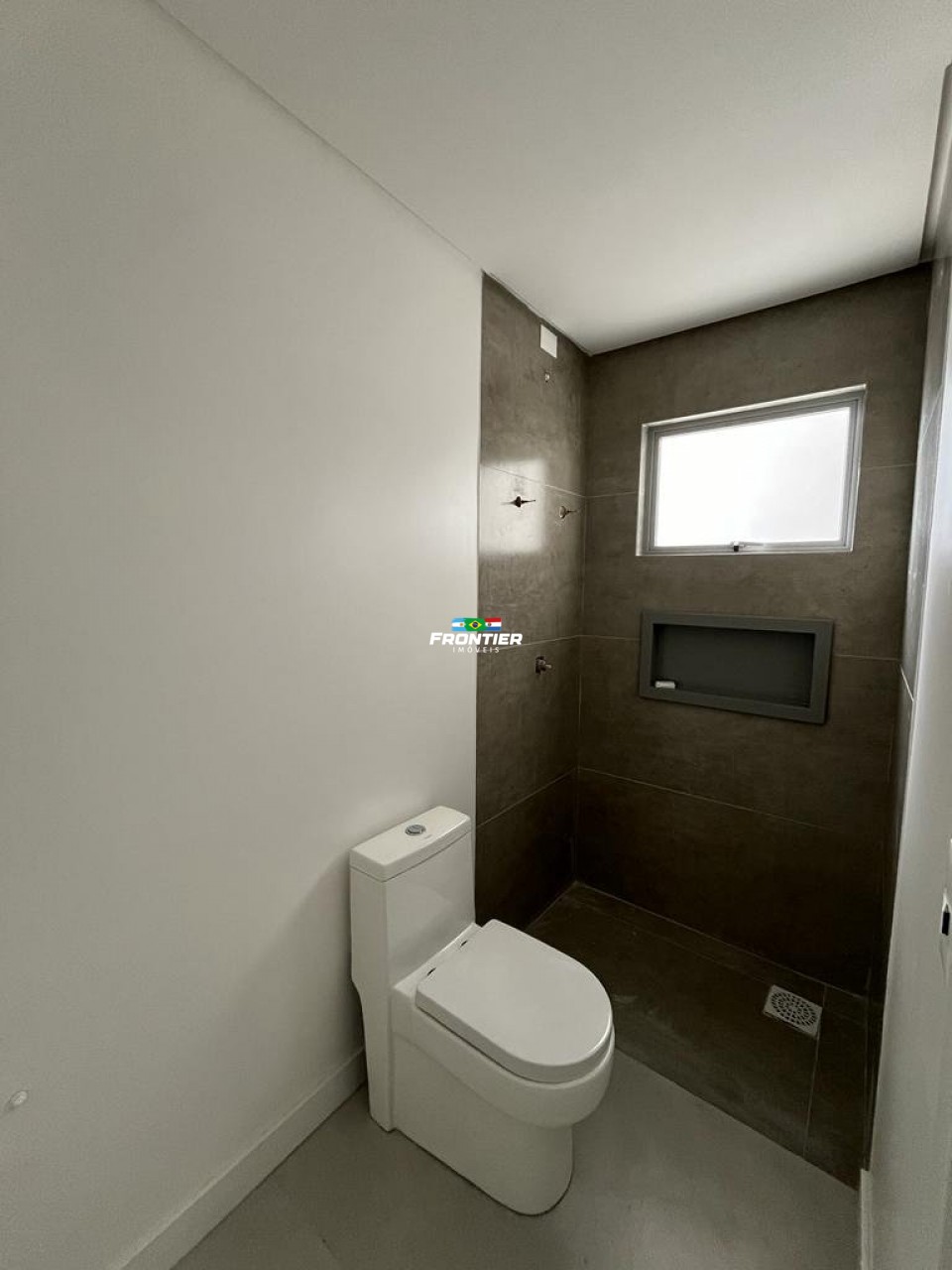 02 Su�tes pronto, Bal. Perequ�