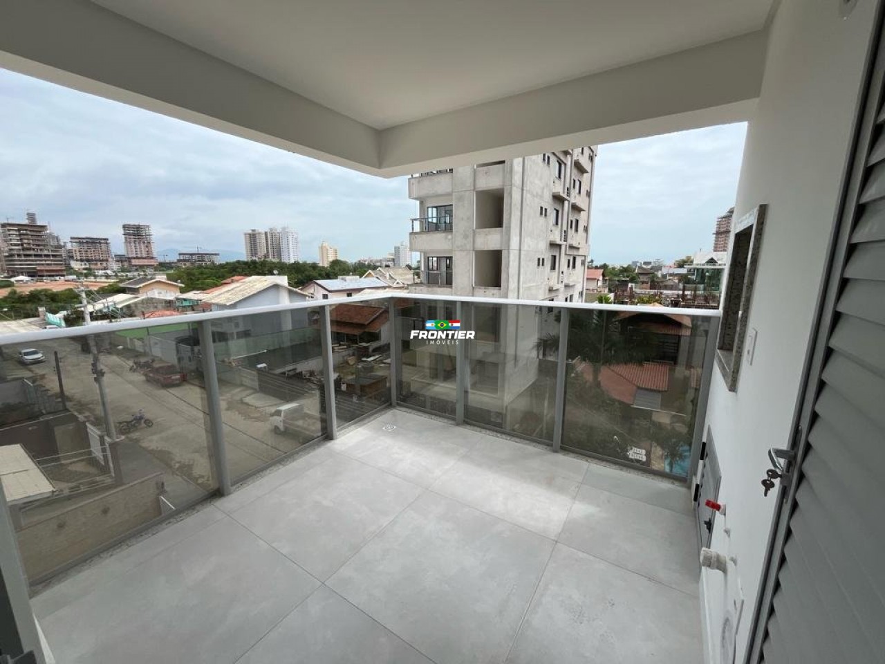 02 Su�tes pronto, Bal. Perequ�