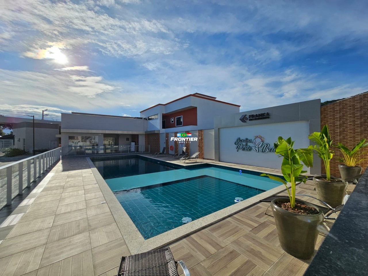 02 quartos, 50% de entrada, saldo em 30x