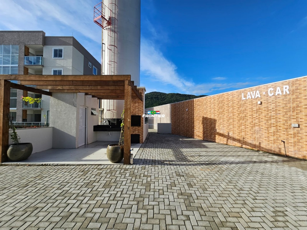 02 quartos, 50% de entrada, saldo em 30x