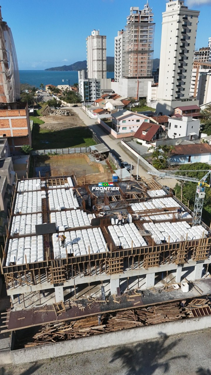 02 Su�tes em obras, entrega  Dez. 2027