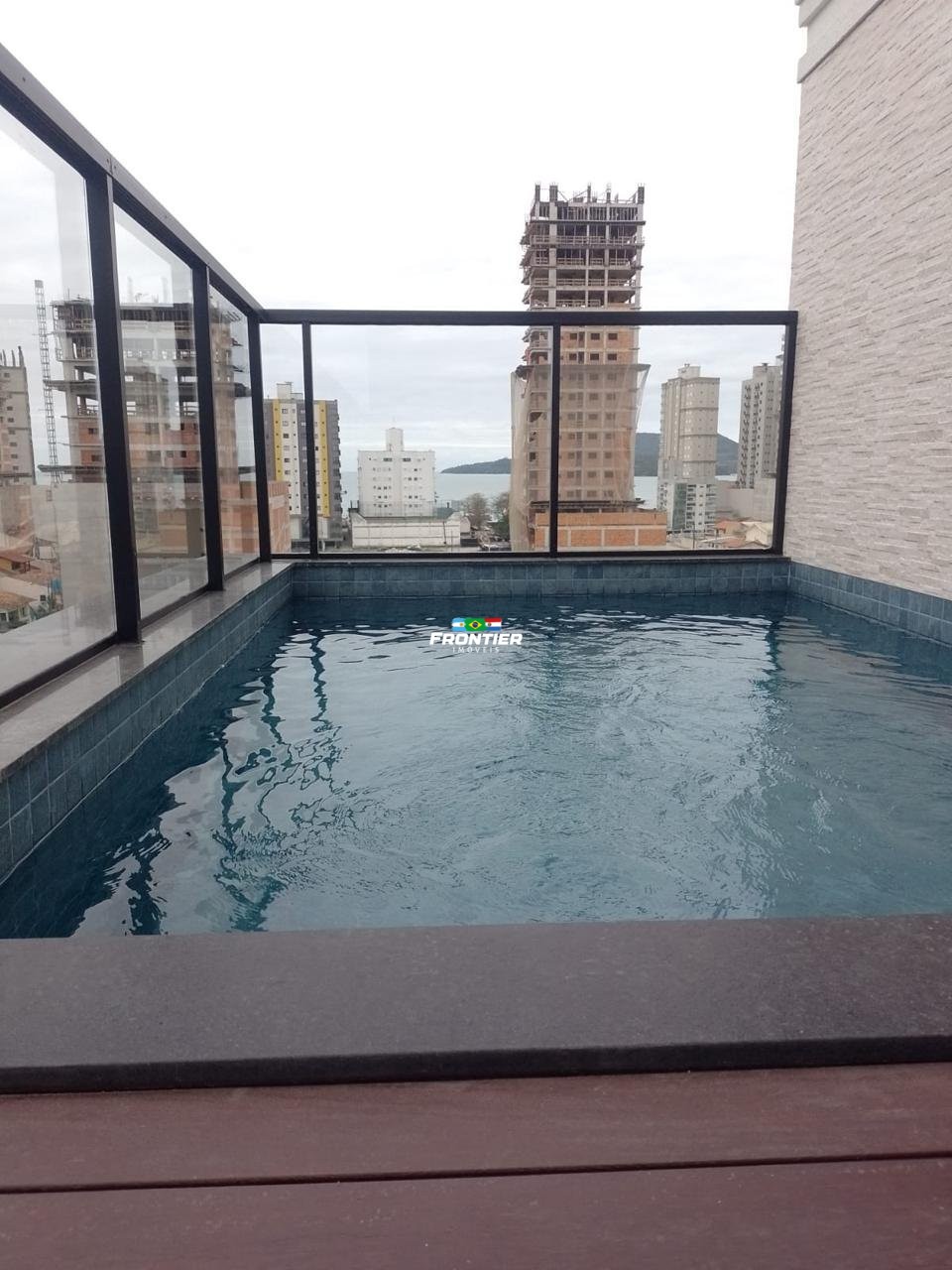 03 Quartos � 350 metros do mar Perequ�