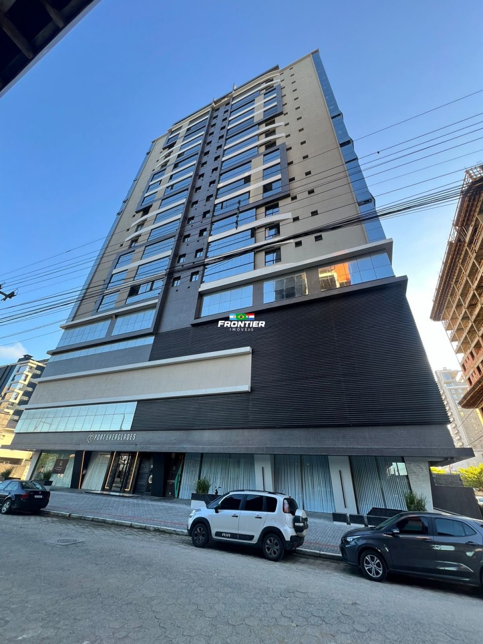 03 Su�tes pronto, 350 metros do mar Perequ�