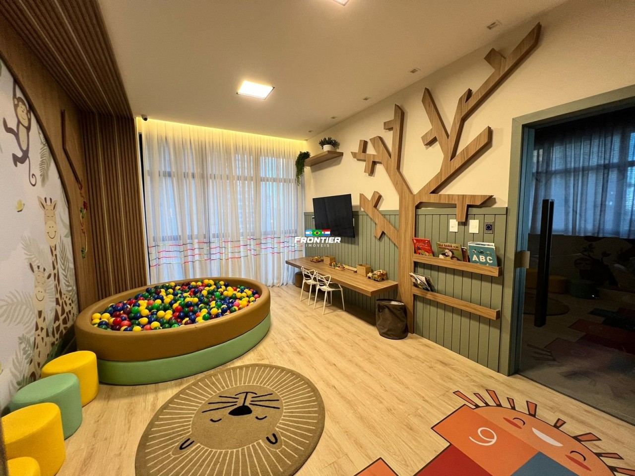 03 Su�tes pronto, 350 metros do mar Perequ�