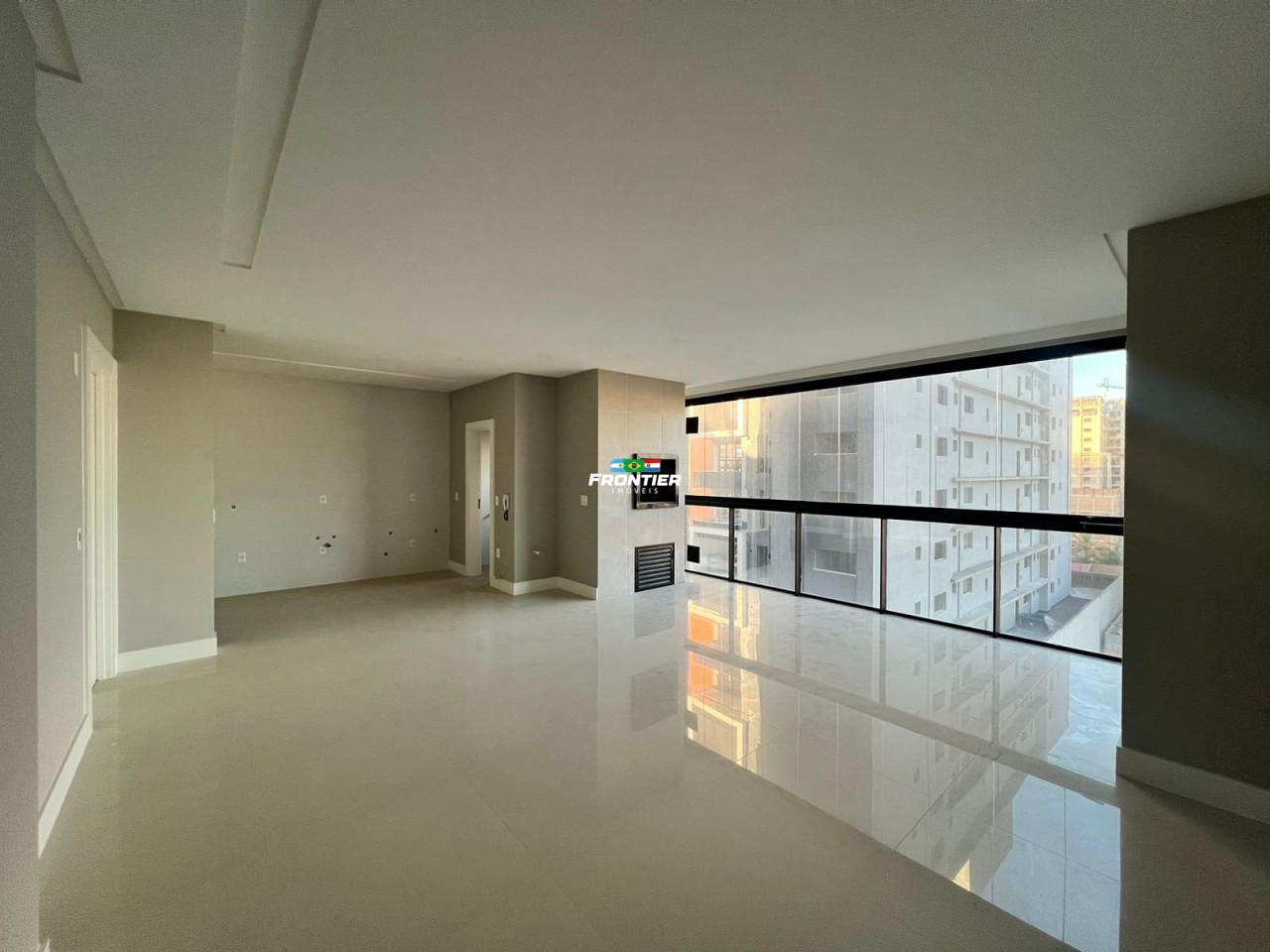 03 Su�tes pronto, 350 metros do mar Perequ�