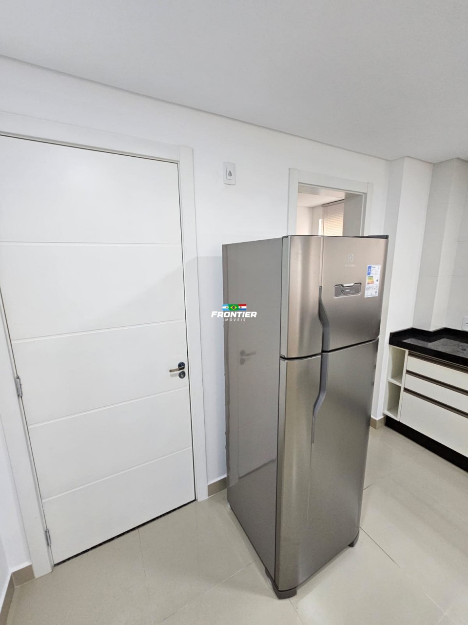 02 Su�tes mobiliado Bal. Perequ�