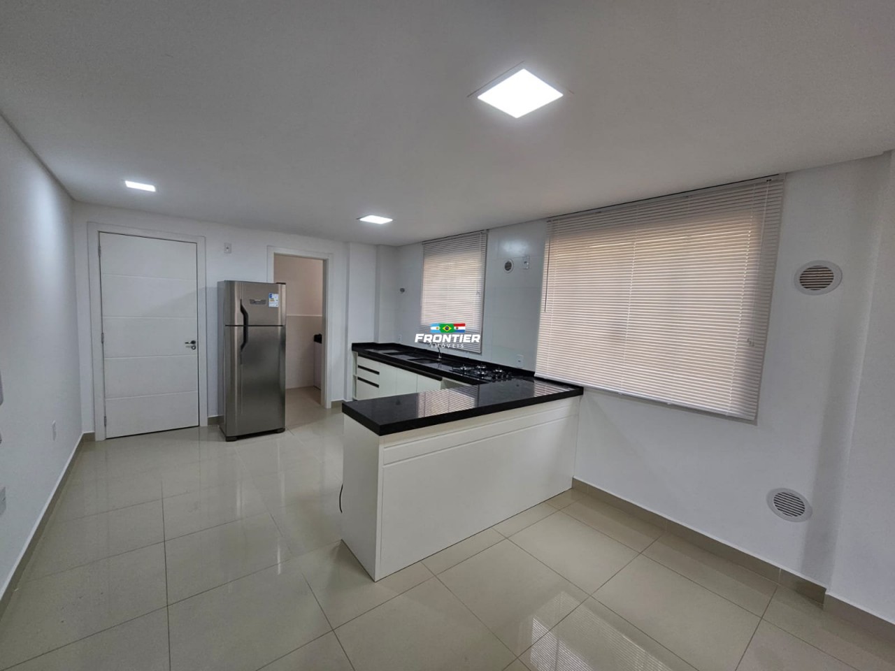 02 Su�tes mobiliado Bal. Perequ�