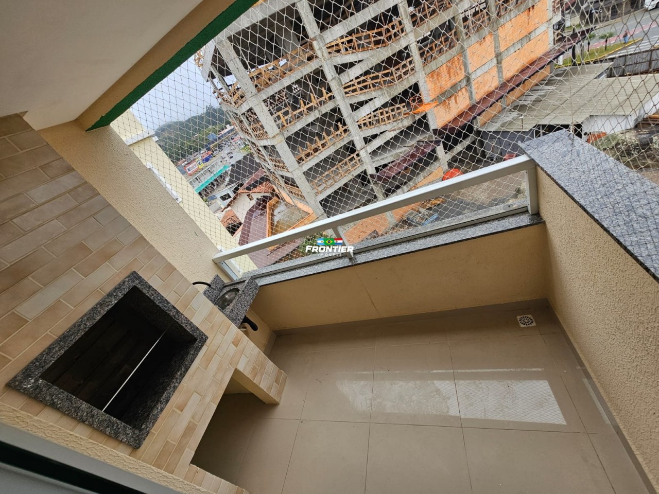 02 Su�tes mobiliado Bal. Perequ�