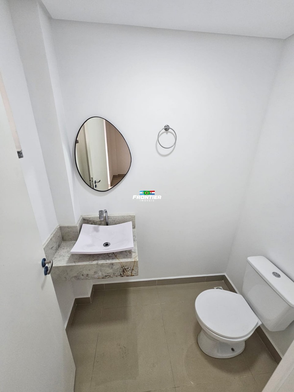 02 Su�tes mobiliado Bal. Perequ�