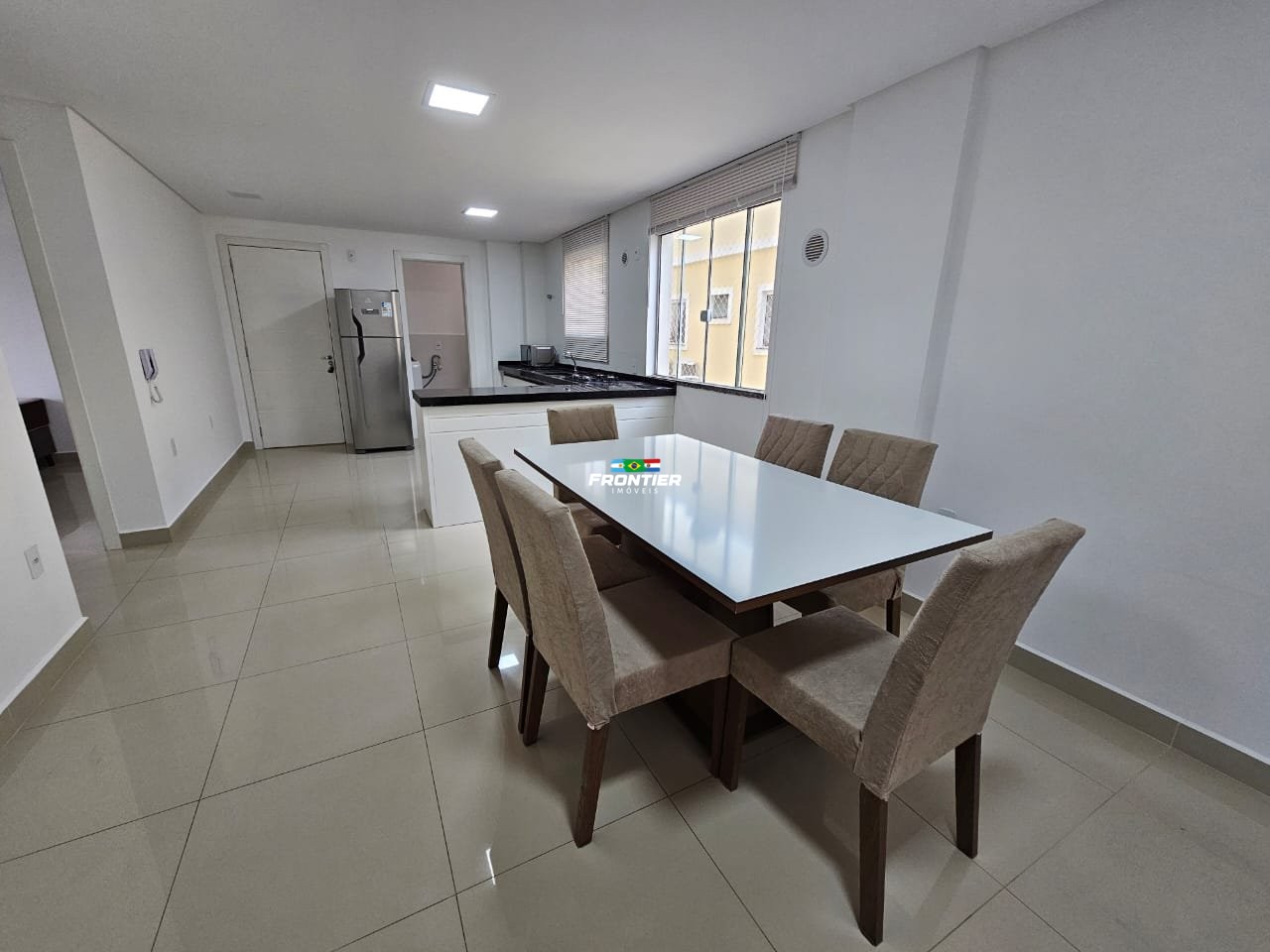 02 Su�tes mobiliado Bal. Perequ�