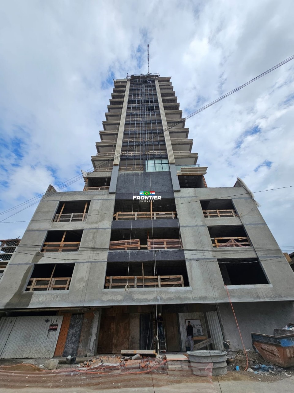 03 Su�tes � 350 metros da praia