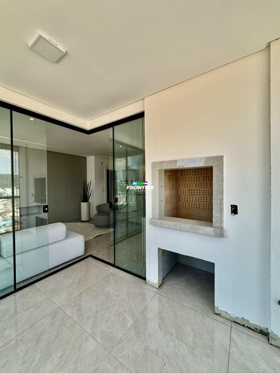 03 Su�tes � 350 metros da praia