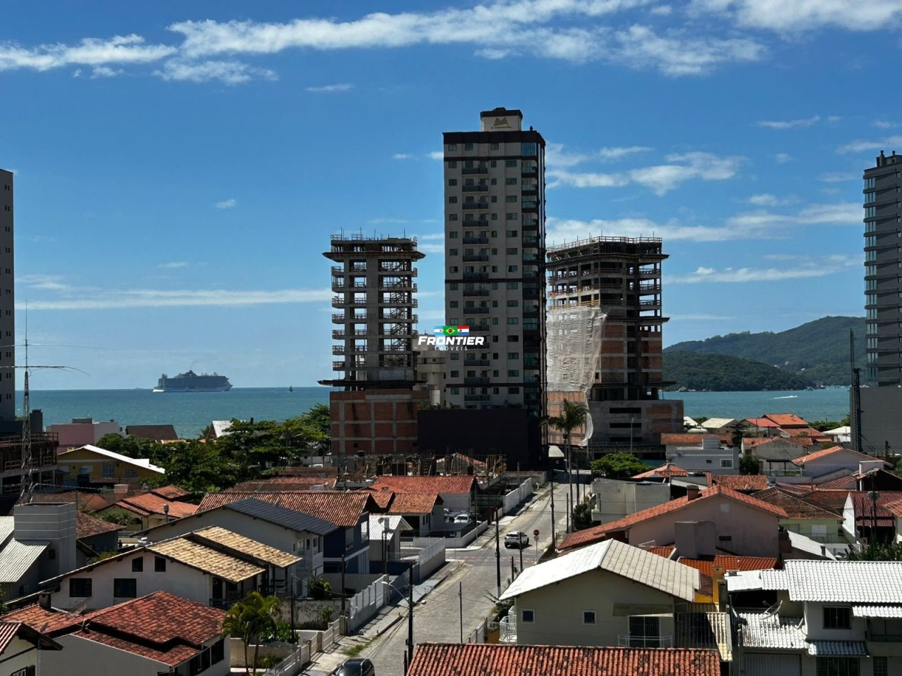 03 Su�tes � 350 metros da praia