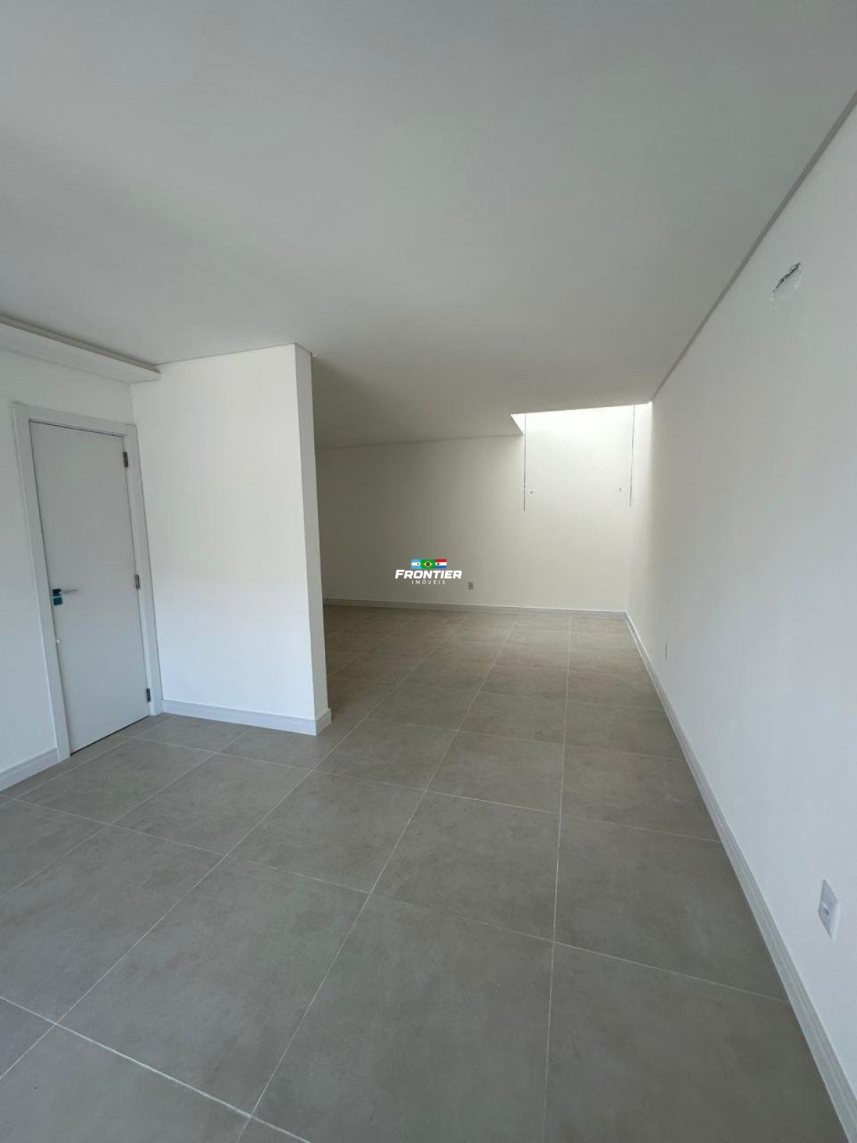 Sobrado de 03 Quartos novo, 800 metros da praia