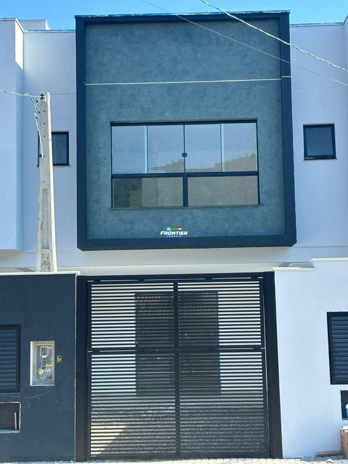 Sobrado de 03 Quartos novo, 800 metros da praia