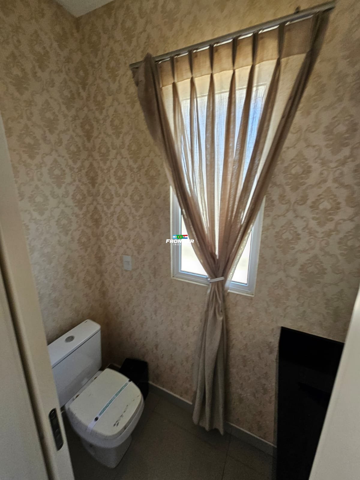 Locao anual 03 quartos  400 metros do mar