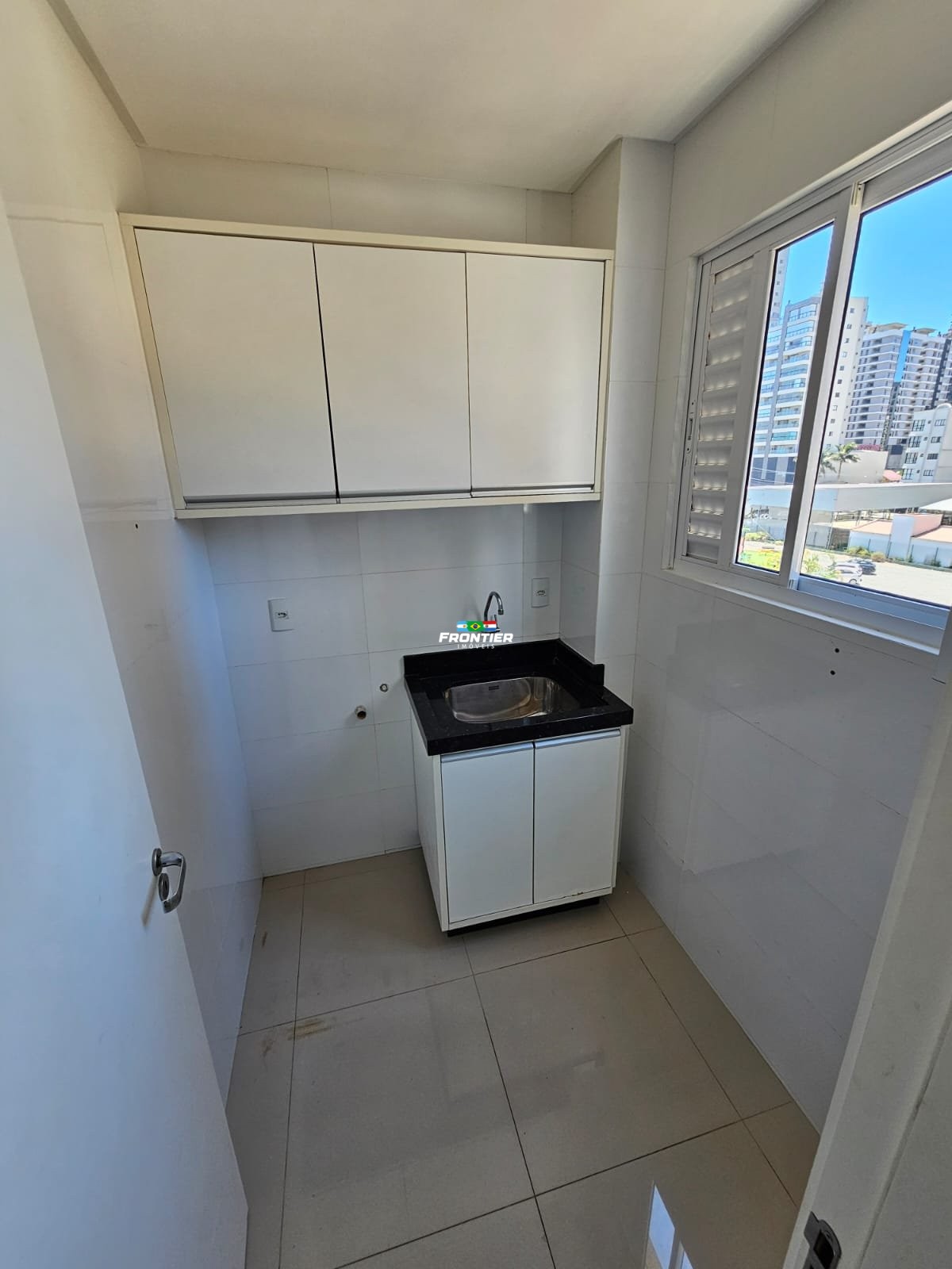 Locao anual 03 quartos  400 metros do mar