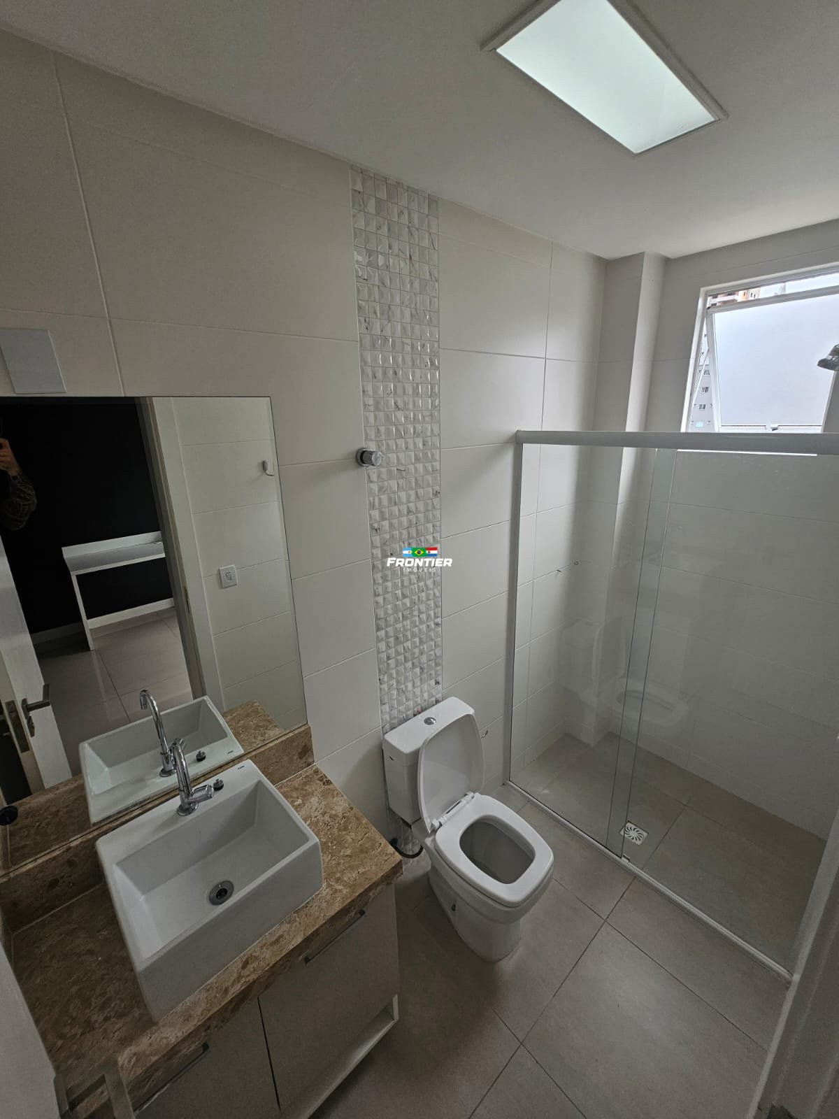 Loca��o anual 03 quartos Meia Praia