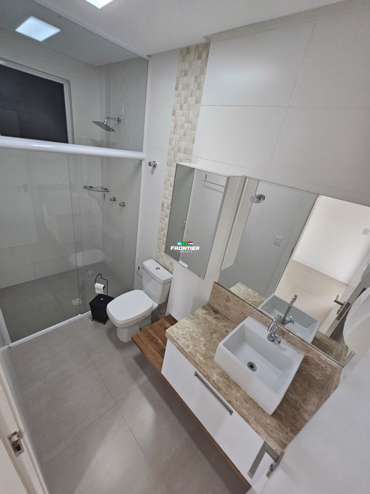 Loca��o anual 03 quartos Meia Praia