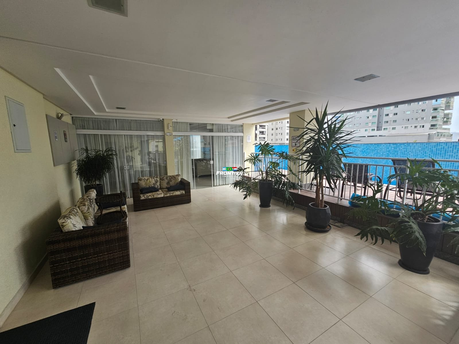 Loca��o anual 03 quartos Meia Praia