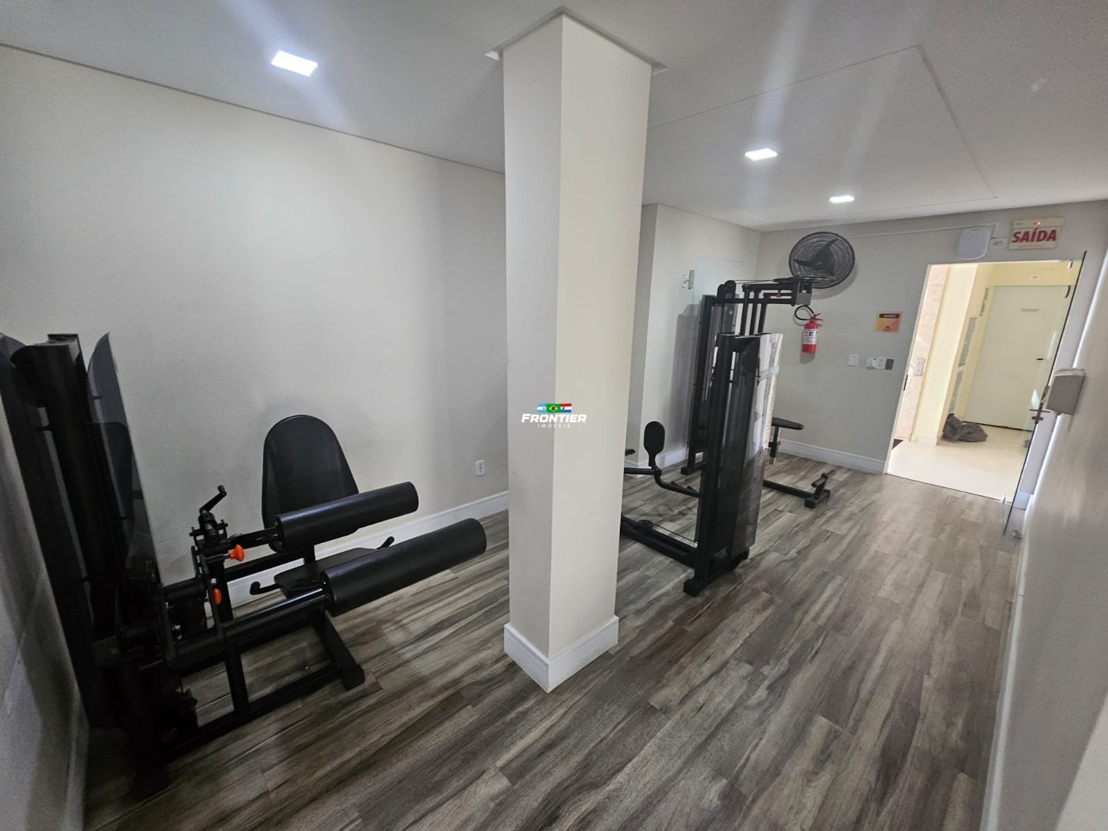 Loca��o anual 03 quartos Meia Praia