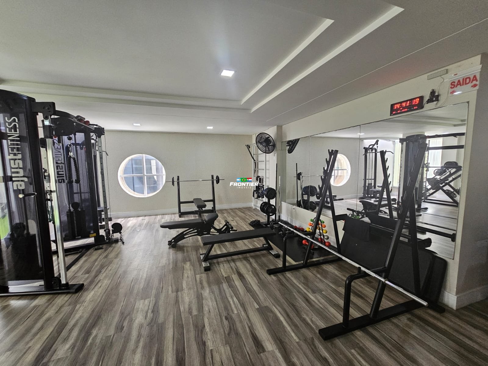 Loca��o anual 03 quartos Meia Praia