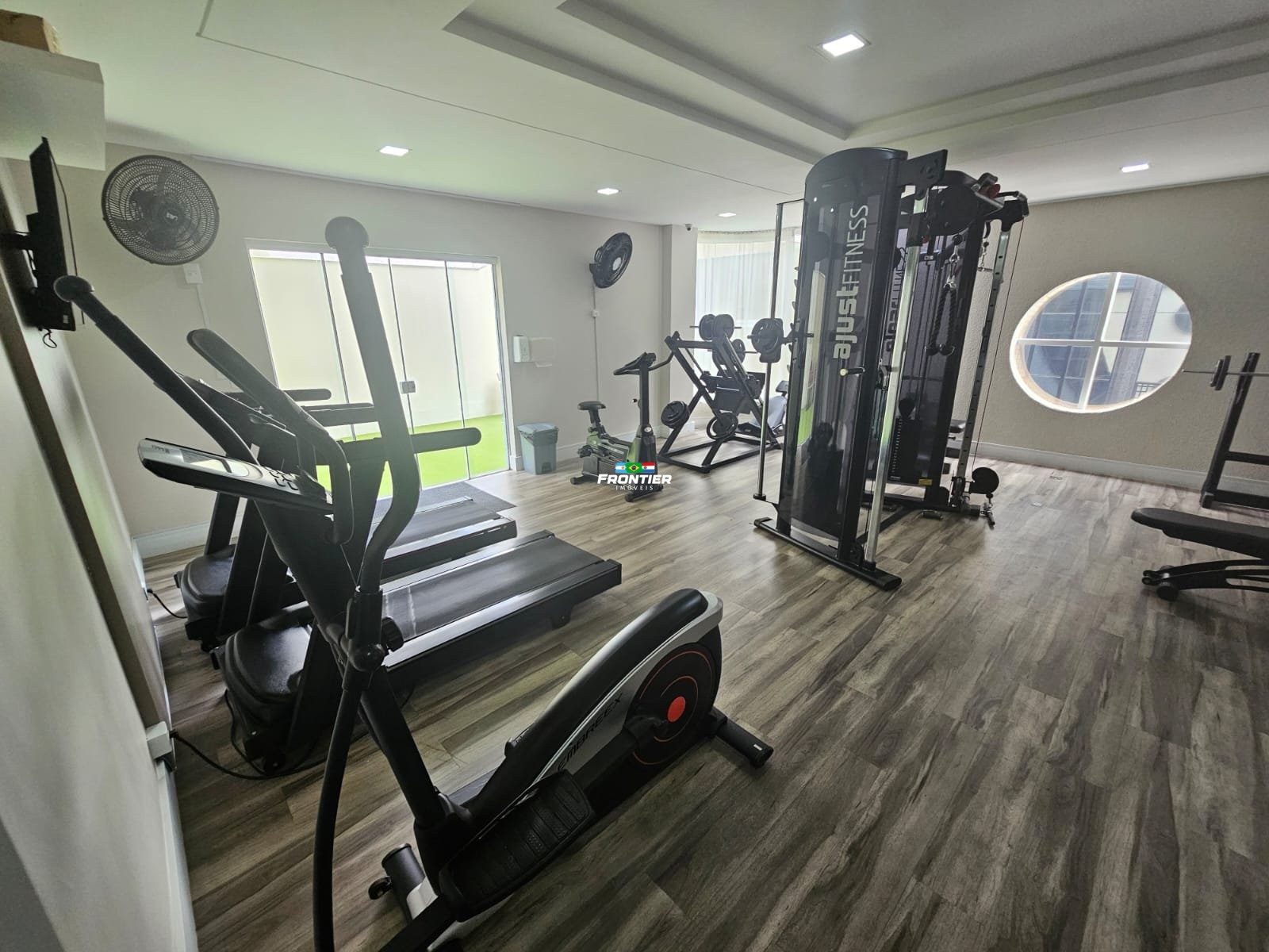 Loca��o anual 03 quartos Meia Praia