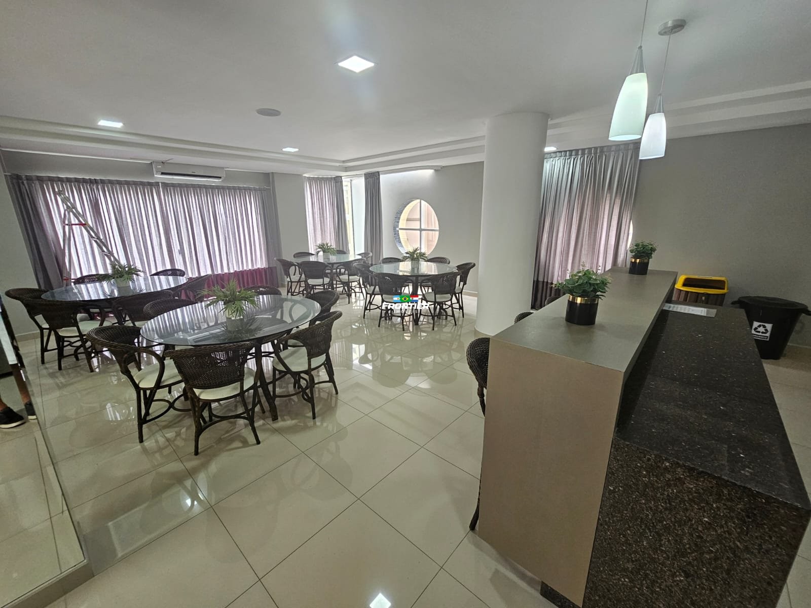 Loca��o anual 03 quartos Meia Praia