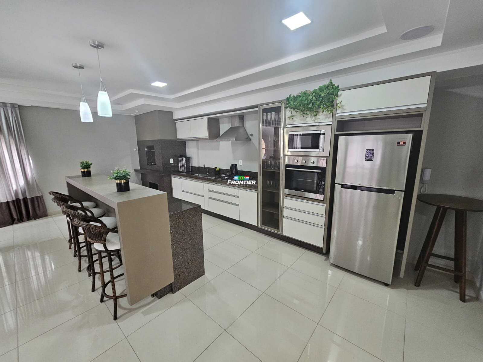 Loca��o anual 03 quartos Meia Praia