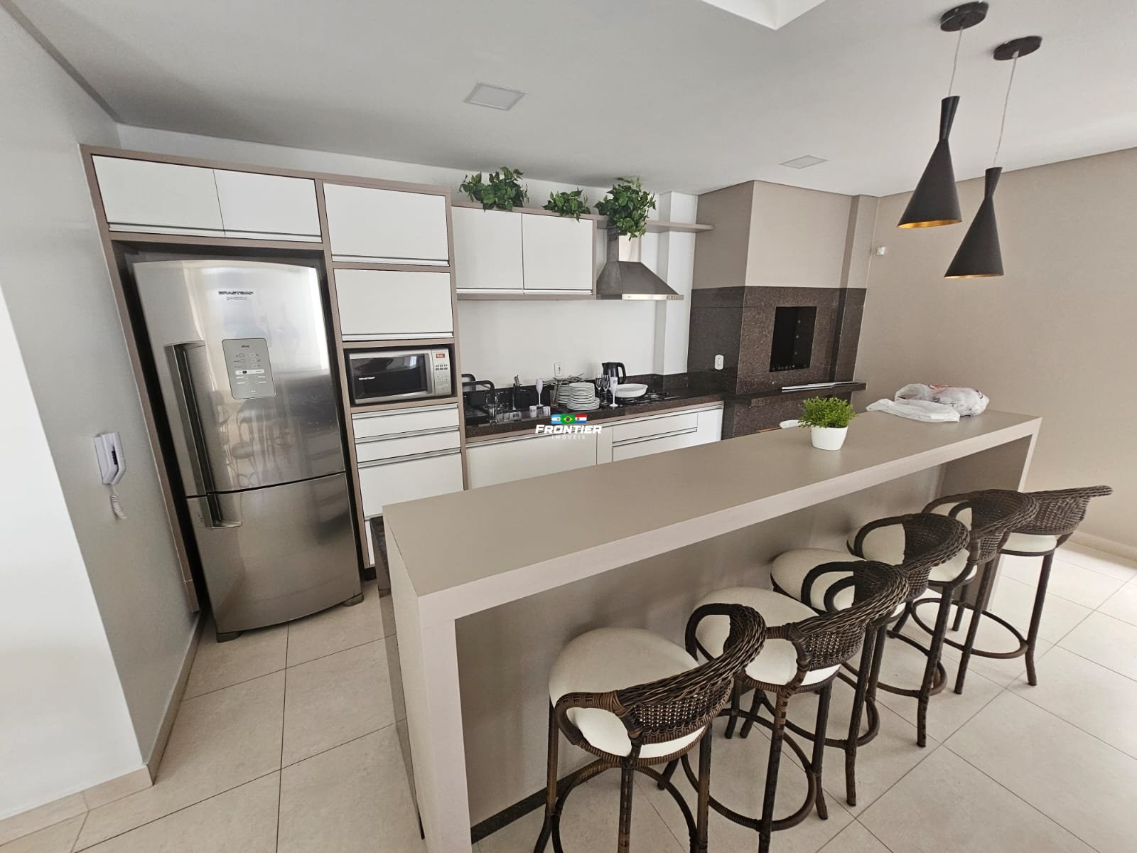 Loca��o anual 03 quartos Meia Praia