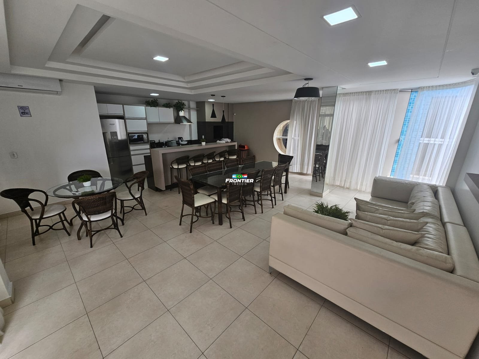 Loca��o anual 03 quartos Meia Praia