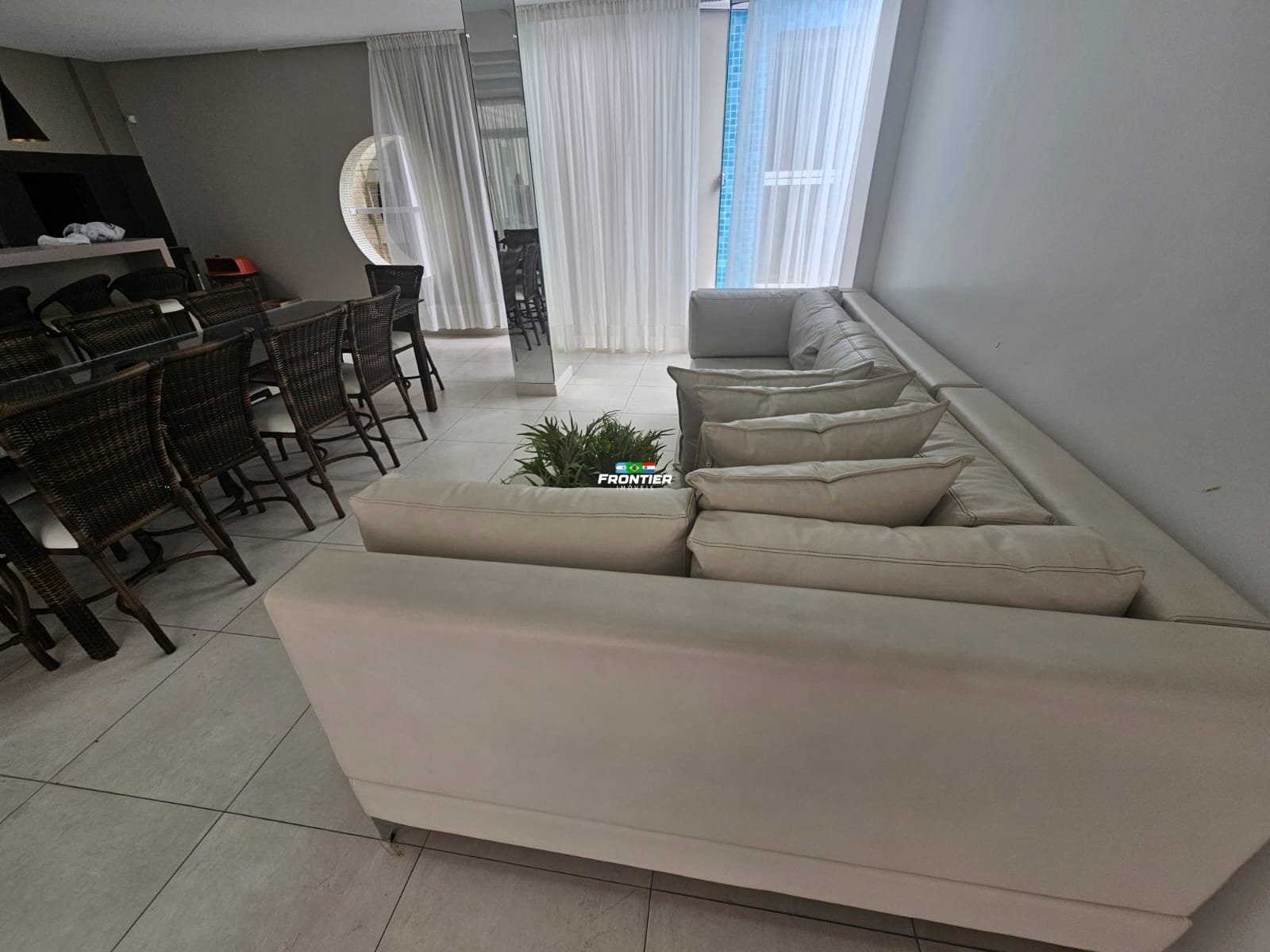 Loca��o anual 03 quartos Meia Praia