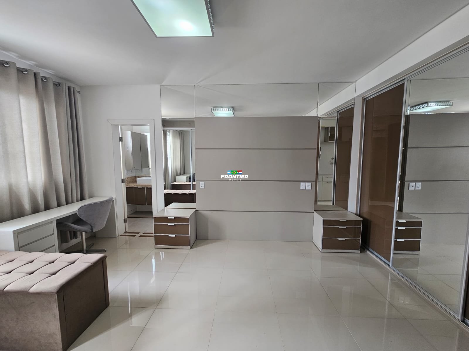 Loca��o anual 03 quartos Meia Praia