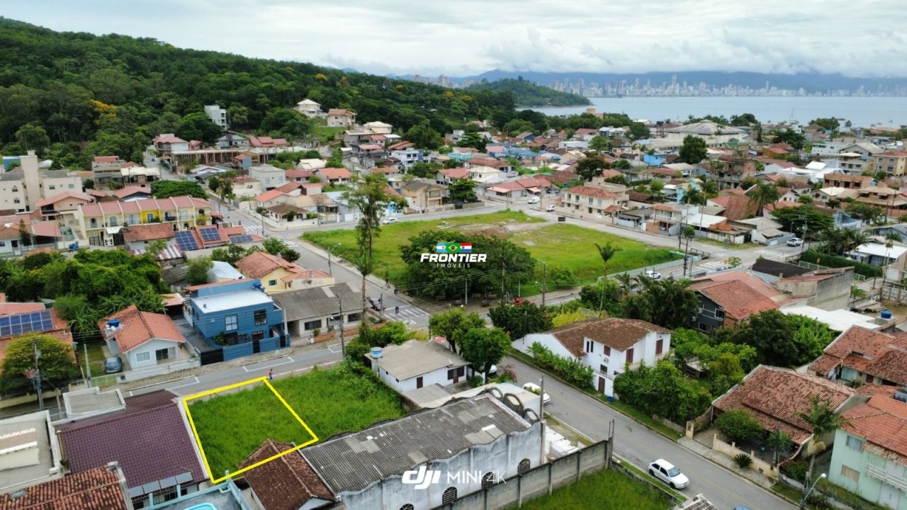 Lote � venda centro de Porto Belo 