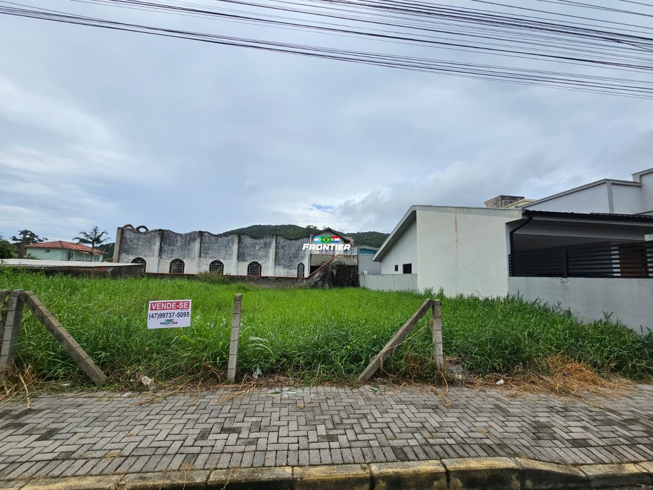 Lote � venda centro de Porto Belo 