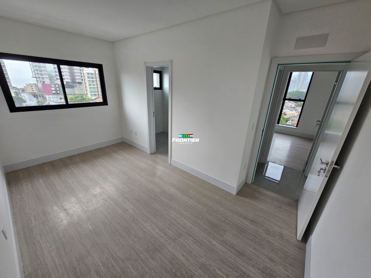 03 Su�tes loca��o anual Porto Belo SC