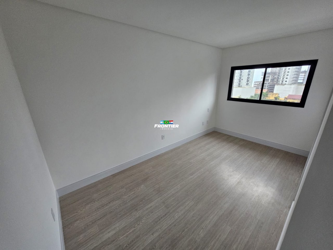 03 Su�tes loca��o anual Porto Belo SC