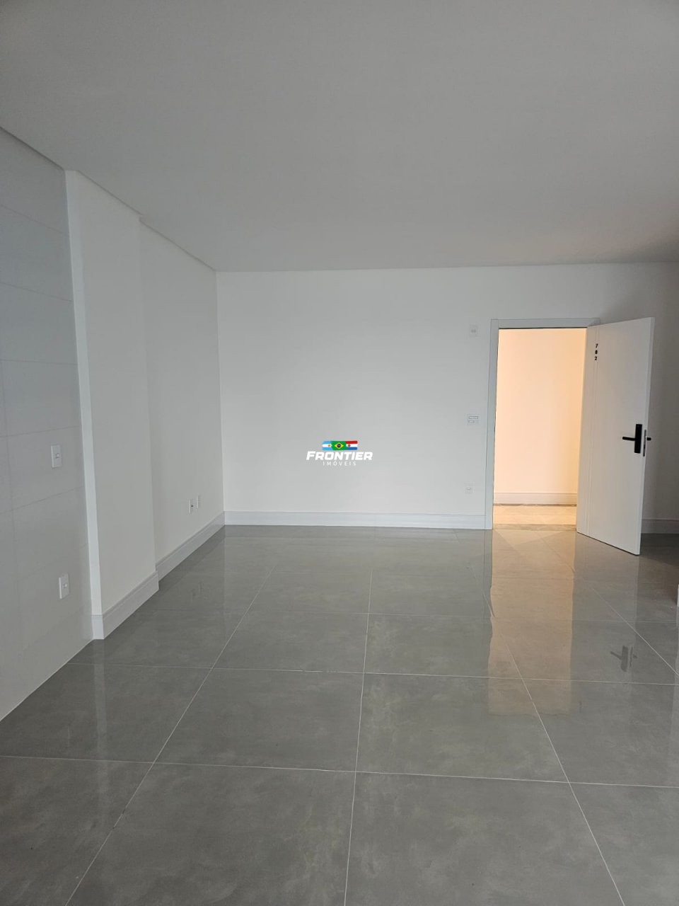 03 Su�tes loca��o anual Porto Belo SC