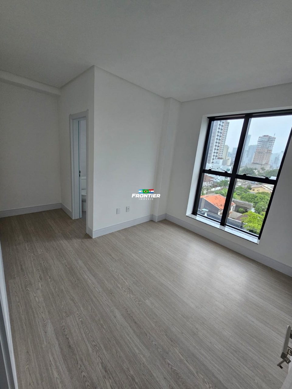 03 Su�tes loca��o anual Porto Belo SC