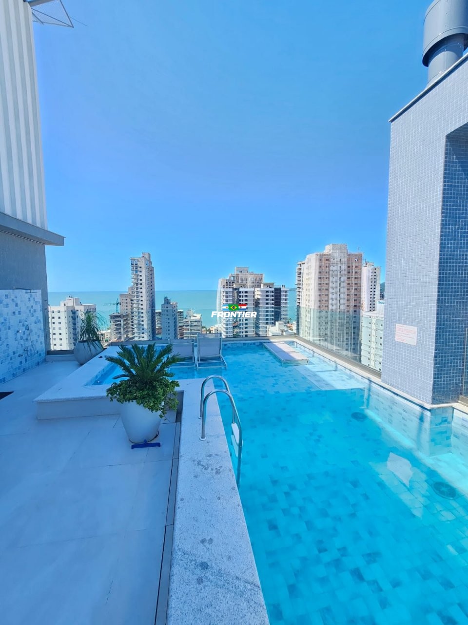 03 Su�tes loca��o anual Porto Belo SC