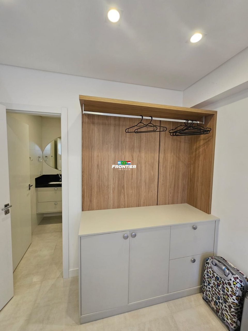 Loca��o anual 2 quartos em Itapema SC.