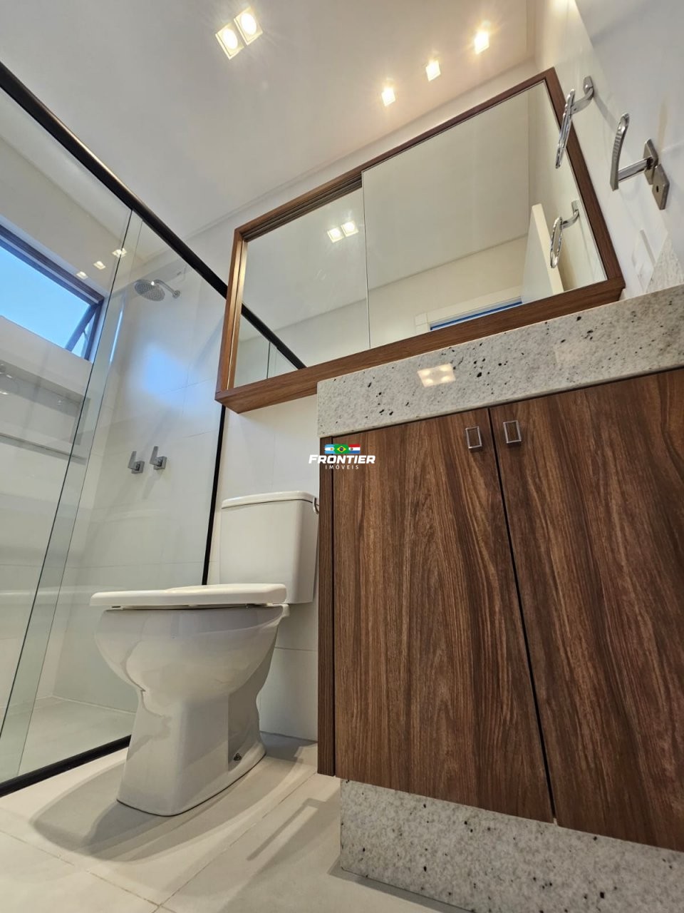 02 Su�tes semi mobiliado Porto Belo SC.