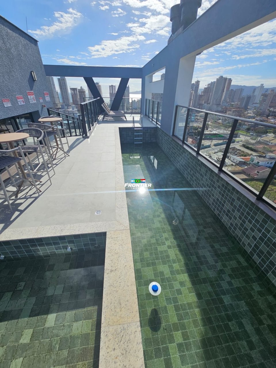 02 Su�tes pronto para morar em 100x, Porto Belo