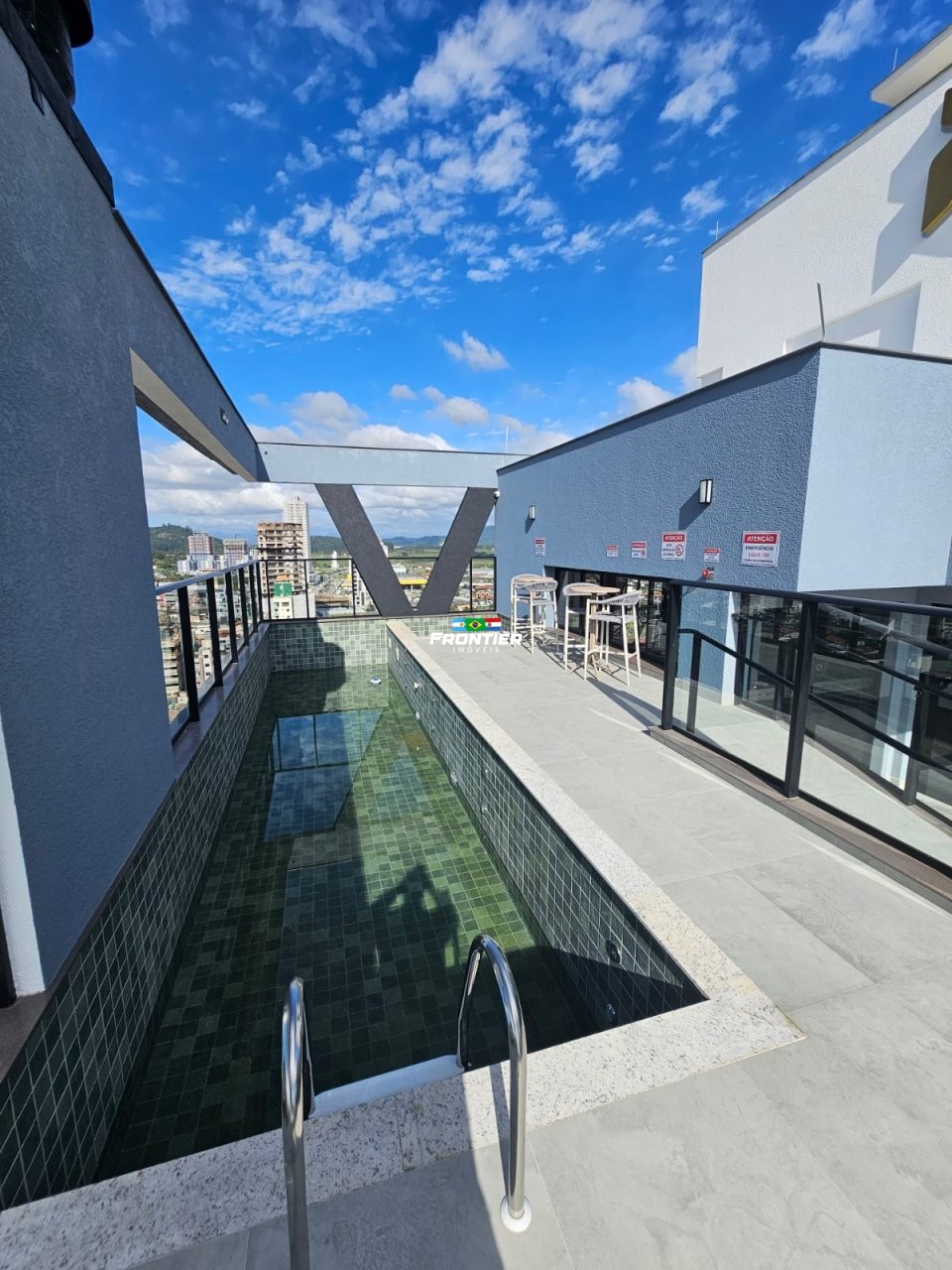 02 Su�tes pronto para morar em 100x, Porto Belo
